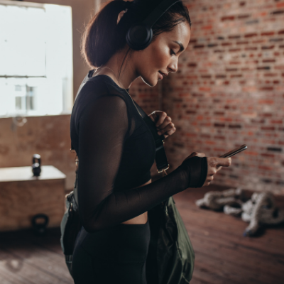 woman with weights at the gym